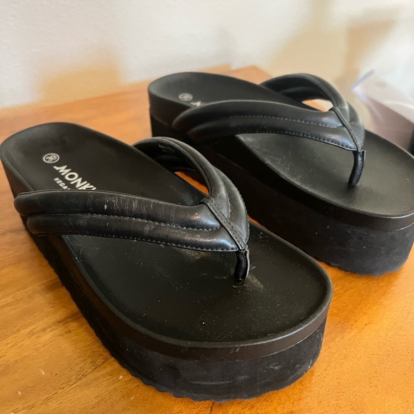 NWOT MONKI Platform Sandal - Picture 3 of 7